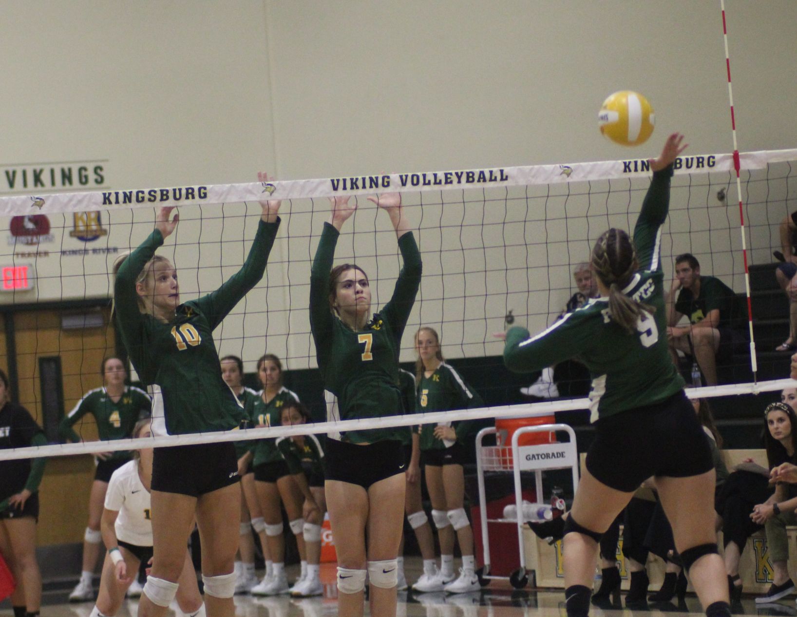 Vikings sweep the Pirates